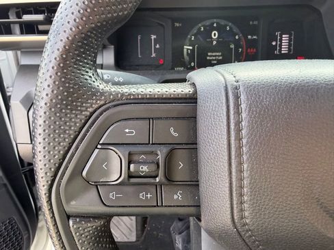 Used 2025 Toyota Tacoma SR image 9