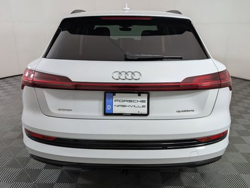 Used 2021 Audi e-tron Prestige w/ Prestige Package image 11