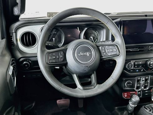 Used 2024 Jeep Wrangler Unlimited AWD/4WD image 18
