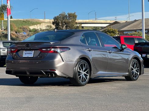 Used 2024 Toyota Camry SE image 5