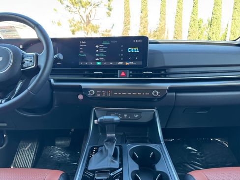 Used 2025 Kia Carnival SX Prestige image 15