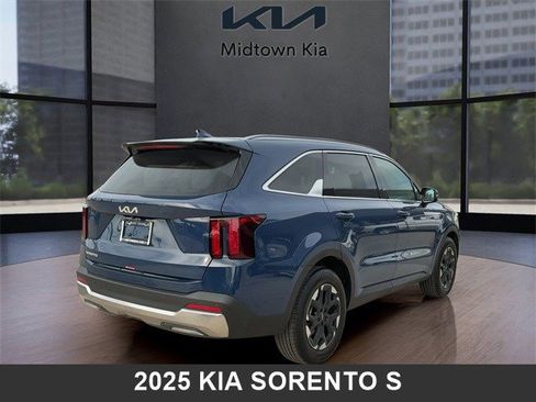 Certified 2025 Kia Sorento S image 3