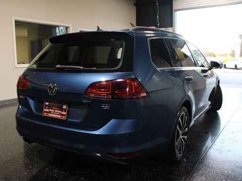Used 2016 Volkswagen Golf Limited Edition image 2