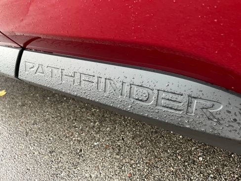 Certified 2025 Nissan Pathfinder SL FWD image 33