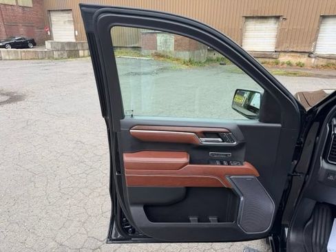 Used 2023 GMC Sierra 1500 Denali Ultimate AWD/4WD image 10