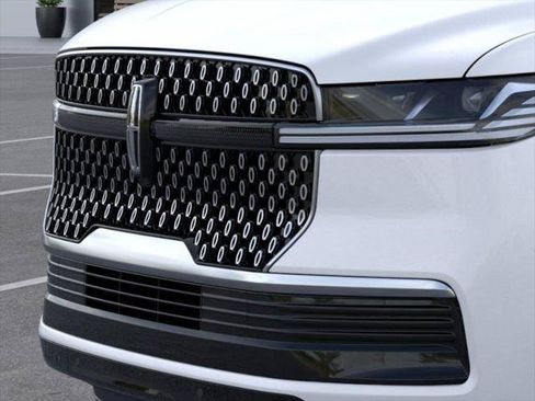 New 2026 Lincoln Navigator L Reserve AWD/4WD image 17