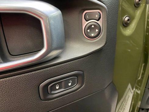 Used 2021 Jeep Gladiator Mojave w/ Cold Weather Group image 21