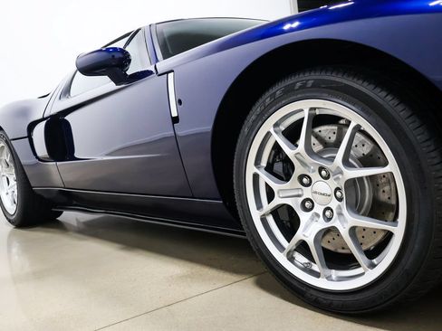Used 2005 Ford GT RWD image 78
