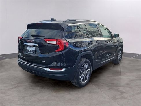 Used 2024 GMC Terrain SLT image 4