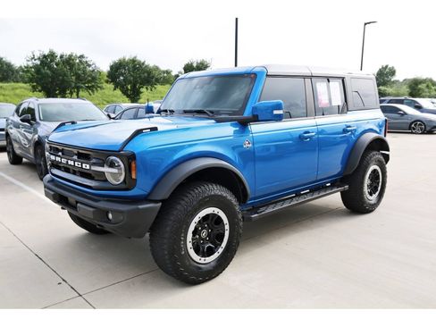 Used 2024 Ford Bronco Outer Banks w/ Sasquatch Package AWD/4WD image 3