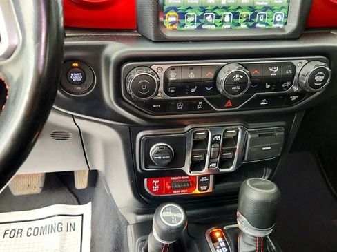Used 2022 Jeep Gladiator Rubicon w/ Cold Weather Group AWD/4WD image 17