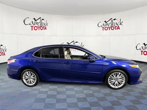 Used 2018 Toyota Camry XLE FWD image 8