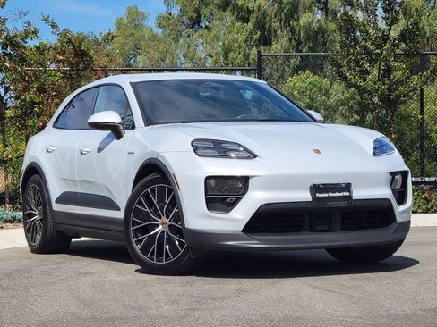 Used 2025 Porsche Macan Electric image 9