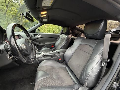 Used 2018 Nissan 370Z Touring image 17