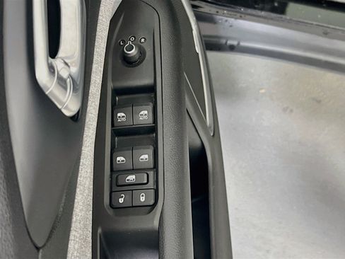 Used 2022 Jeep Compass Latitude w/ Sun and Sound Group AWD/4WD image 17