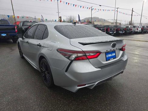 Used 2022 Toyota Camry SE image 3