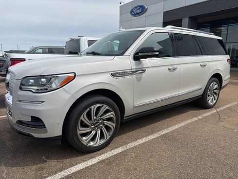 Used 2023 Lincoln Navigator L Reserve image 2