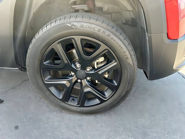 Used 2018 Jeep Renegade Altitude w/ Advanced Technology Group AWD/4WD image 11