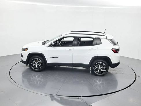 Used 2024 Jeep Compass Latitude AWD/4WD image 42