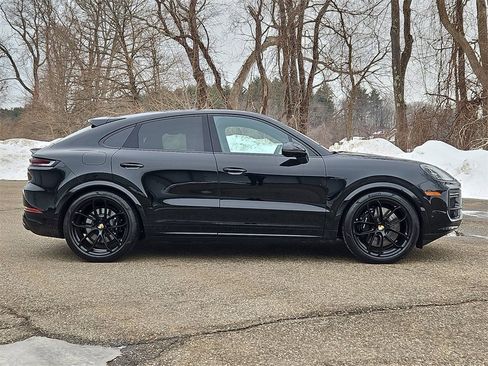 Certified 2024 Porsche Cayenne Turbo image 8