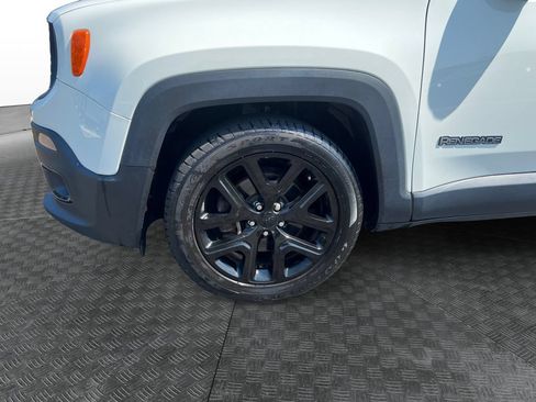 Used 2017 Jeep Renegade Altitude FWD image 14