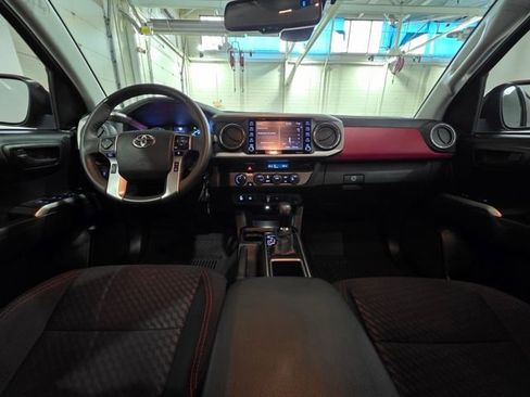 Used 2022 Toyota Tacoma SR5 w/ Technology Package image 14