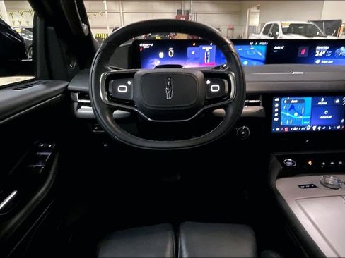 Used 2025 Lincoln Navigator L Reserve w/ Jet Appearance Package image 5