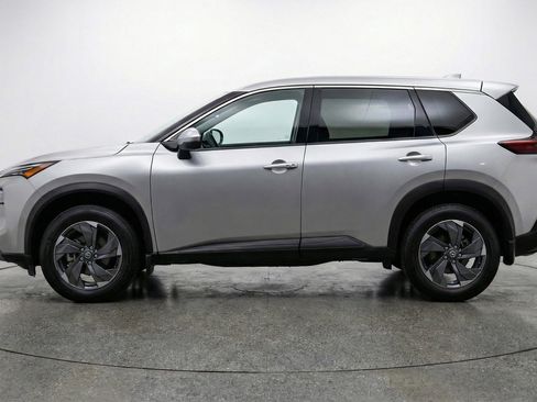 Used 2025 Nissan Rogue SV image 5