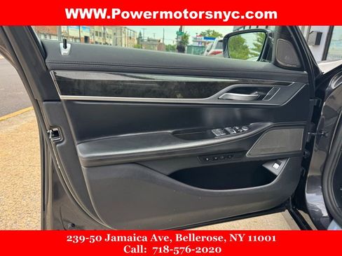 Used 2022 BMW 740i xDrive AWD/4WD image 32