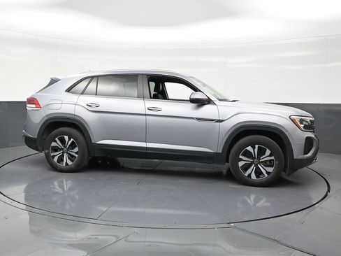 Used 2024 Volkswagen Atlas Cross Sport SE FWD image 6