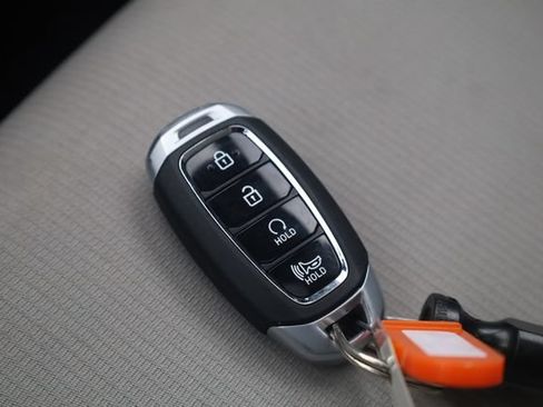 Used 2025 Hyundai Venue SEL FWD image 25