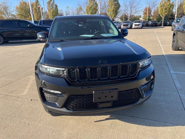 Used 2023 Jeep Grand Cherokee Limited w/ Black Appearance Package AWD/4WD image 2