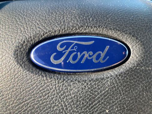 Used 2017 Ford Fusion SE w/ Fusion SE Technology Package image 31