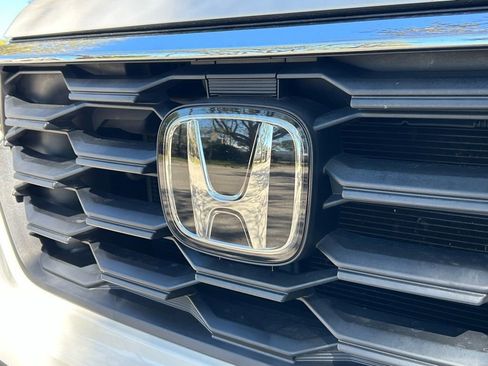 Used 2023 Honda Pilot LX image 27