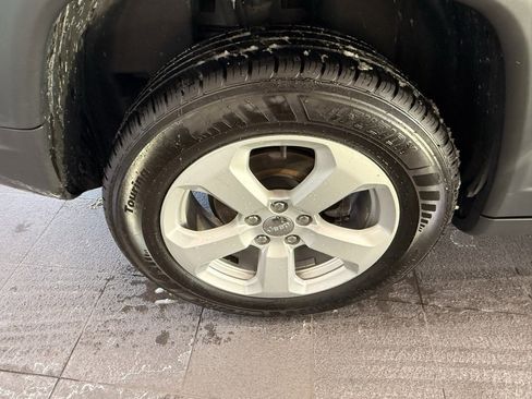 Used 2019 Jeep Compass Latitude w/ Cold Weather Group image 35