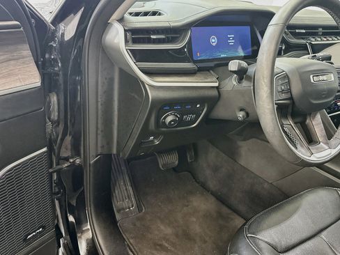 Used 2022 Jeep Grand Cherokee Limited 4xe w/ Luxury Tech Group II AWD/4WD image 17