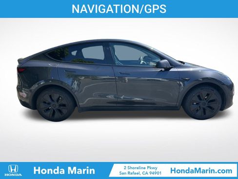 Used 2024 Tesla Model Y 2WD image 3