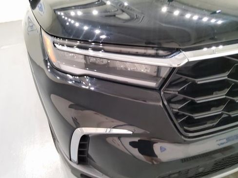 Used 2023 Honda Pilot Touring image 8