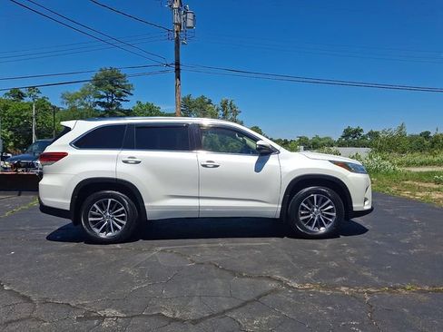 Used 2018 Toyota Highlander XLE AWD/4WD image 7