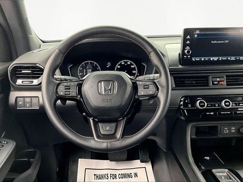 Used 2023 Honda Pilot TrailSport image 5