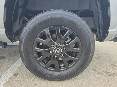 Certified 2025 Toyota Tacoma SR5 image 31