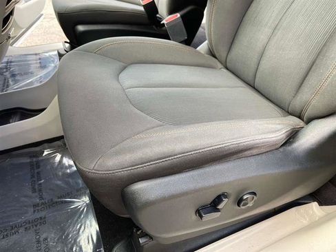 Used 2017 Chrysler Pacifica LX image 11