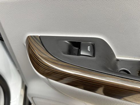 Used 2019 GMC Acadia SLE image 27