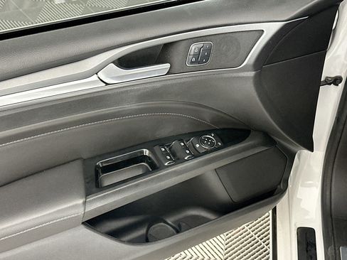 Used 2016 Ford Fusion Titanium FWD image 15