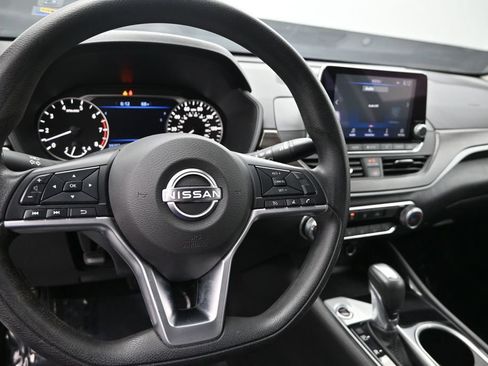 Used 2024 Nissan Altima 2.5 SV FWD image 22