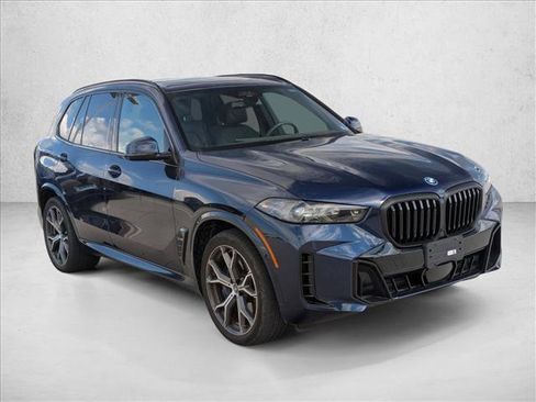 Used 2024 BMW X5 xDrive50e w/ M Sport Package AWD/4WD image 3