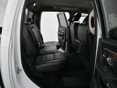 Used 2018 RAM 1500 Laramie image 11