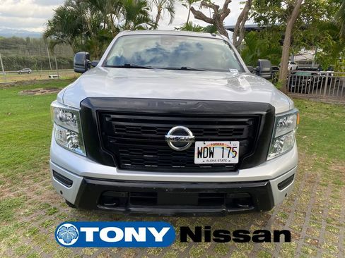 Used 2021 Nissan Titan SV w/ SV Convenience Package image 2