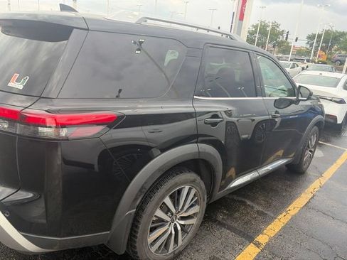 Used 2022 Nissan Pathfinder Platinum w/ Cargo Package AWD/4WD image 9