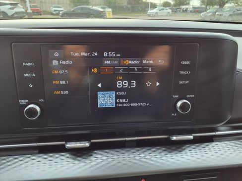 Used 2024 Kia Carnival LX image 28